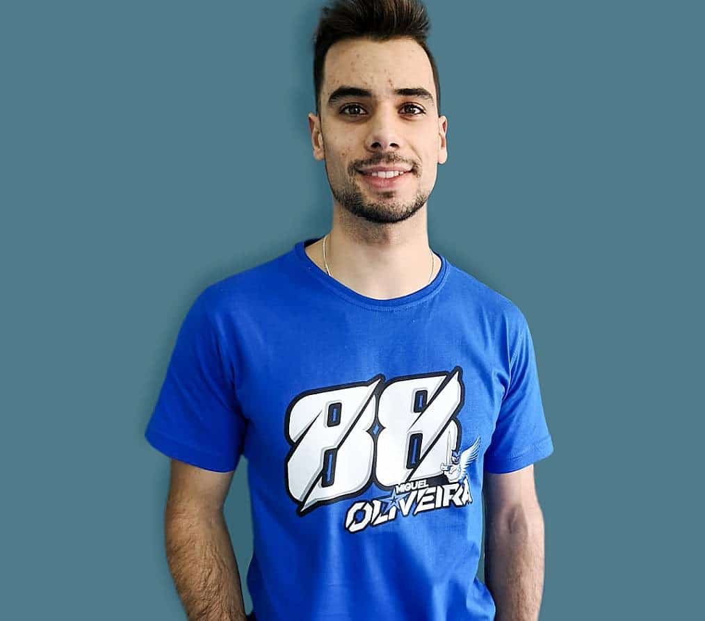 Covid 19 Miguel Oliveira Doa Camisola Para Leilao Solidario Para Compra De Medicamentos Netfarma